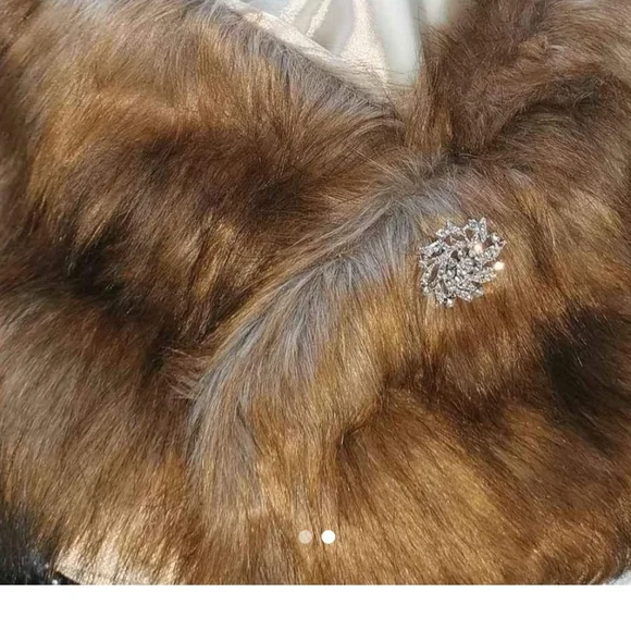Faux Fur Stole Scarf with Rhinestones Brooch - Picture 2 of 2